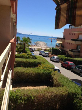 Studio en bord de mer à Cavalaire-sur-Mer, 35 m², vue superbe.
